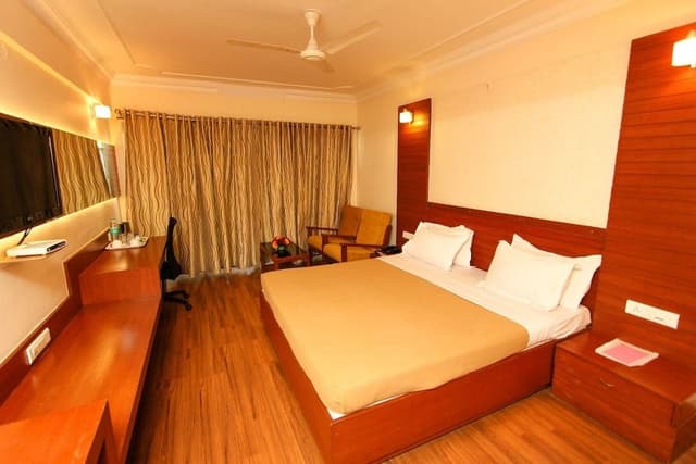 Deluxe Double Room, 1 Bedroom, Bathtub, Garden View