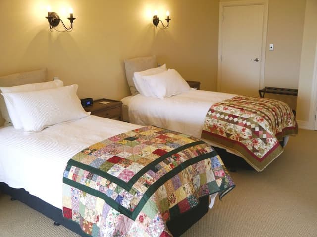 Double or Twin Room, Lake View (Whangamata Room)