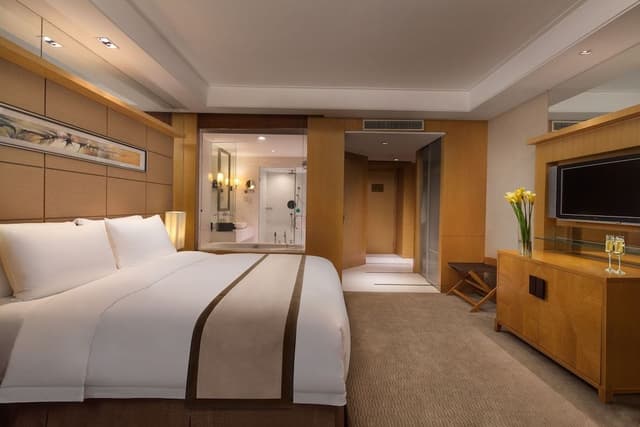 Superior Room, 1 King Bed, Non Smoking (Continental)