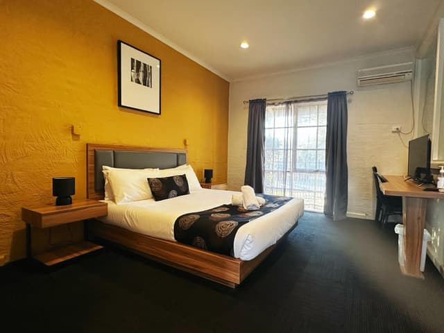 Standard Queen Room