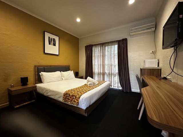 Standard Queen Room