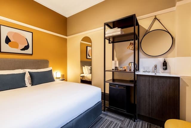 Premium Queen Room, 1 Queen Bed, Non Smoking, Balcony, Shared Bathroom