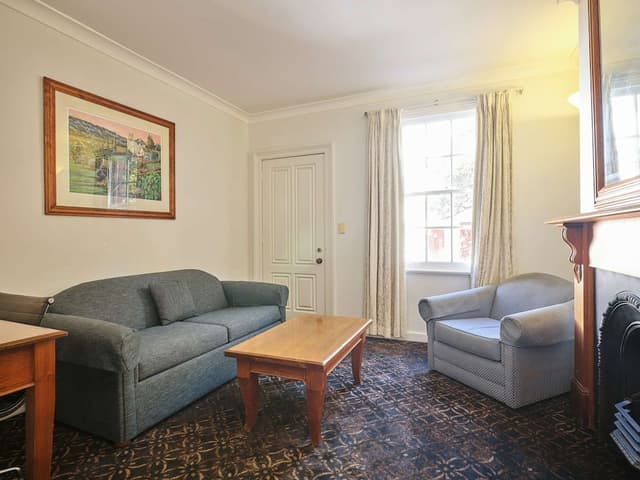 Historic Terrace Queen