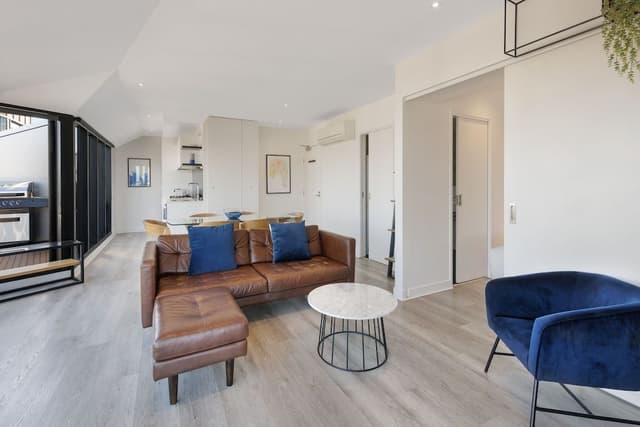 2 Bedroom Penthouse Apartment with Panoramic Views