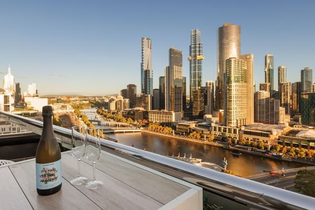 2 Bedroom Penthouse Apartment with Panoramic Views