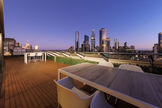2 Bedroom Penthouse Apartment with Panoramic Views