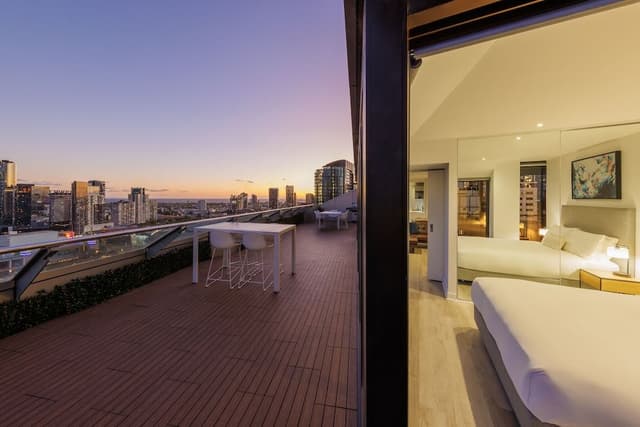 2 Bedroom Penthouse Apartment with Panoramic Views