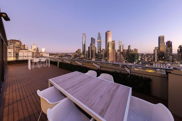2 Bedroom Penthouse Apartment with Panoramic Views