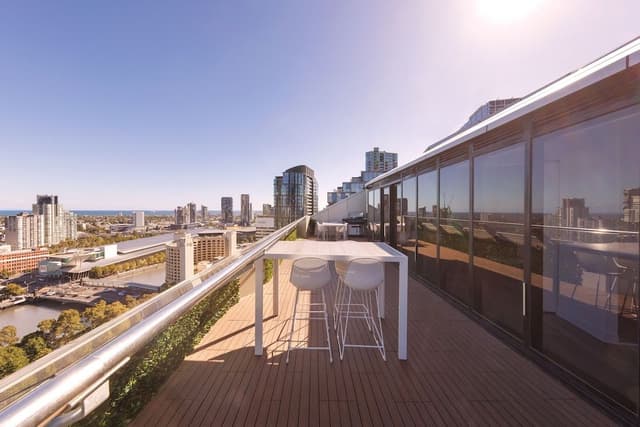 2 Bedroom Penthouse Apartment with Panoramic Views