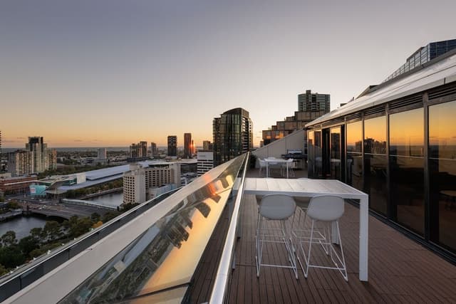 2 Bedroom Penthouse Apartment with Panoramic Views
