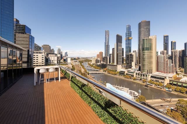 2 Bedroom Penthouse Apartment with Panoramic Views