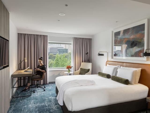 Deluxe Room, 1 King Bed, City View