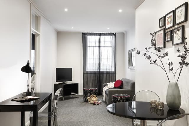 Superior One Bedroom Apartment
