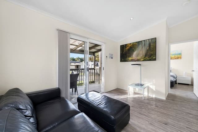 Deluxe Cabin, Garden View