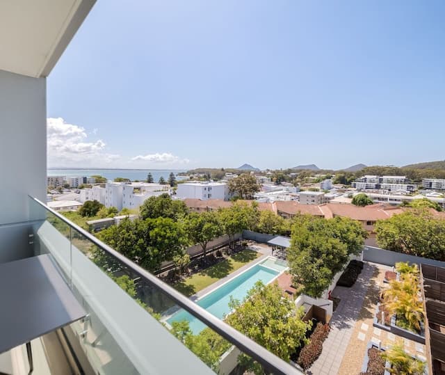 2 Bedroom Premier – Split level – Internal Staircase (Bedrooms on separate levels)