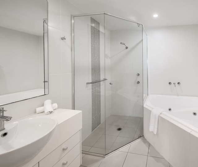 2 Bedroom Dual Key Lagoon Spa Apartment