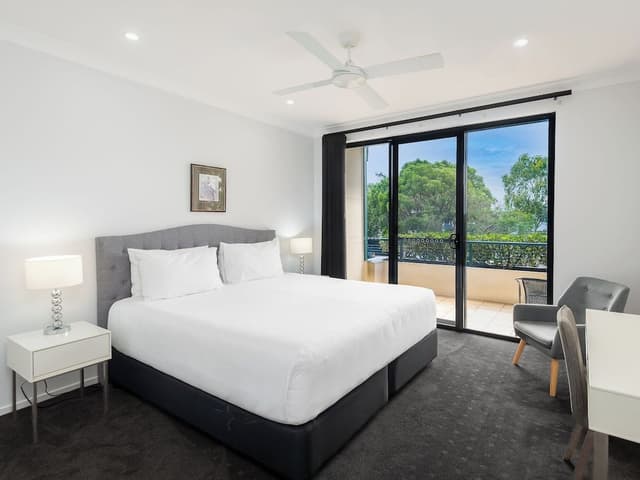Two Bedroom Lakeview Apartment