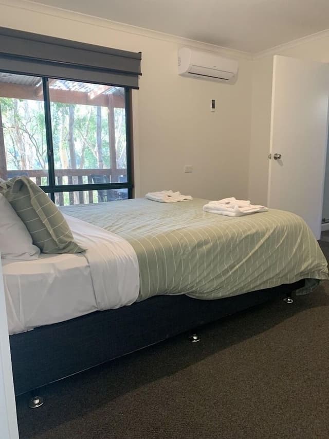 Luxury Cabin, 3 Bedrooms, River View