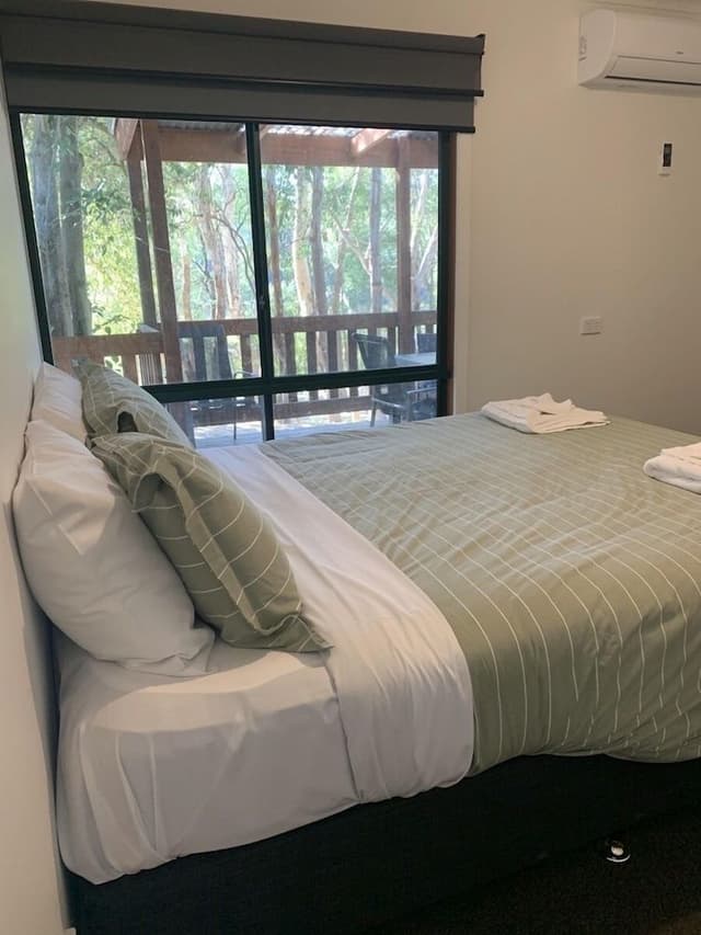 Luxury Cabin, 3 Bedrooms, River View