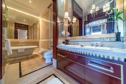 1 King Bed, VIP Suite, Non-Smoking