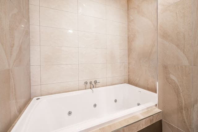 Luxury Suite, 1 King Bed, Jetted tub with balcony