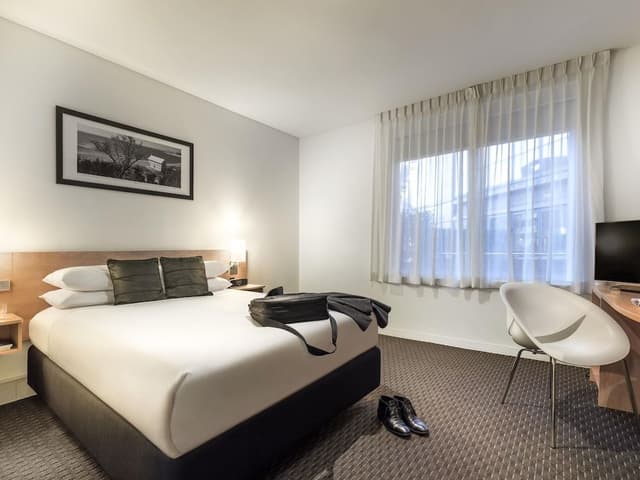 Standard Room, 1 Queen Bed