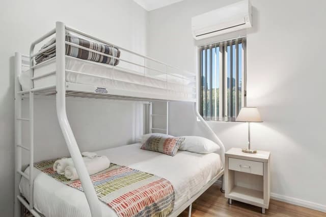 Superior 3 Bedroom Cabin - Sleeps 7