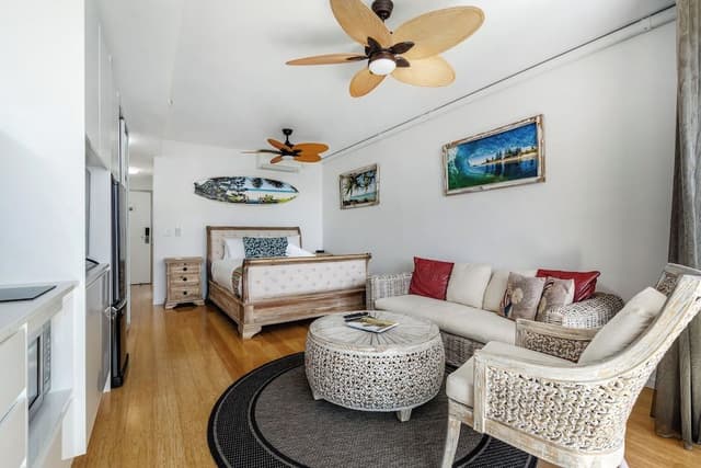 Studio Beach Executive