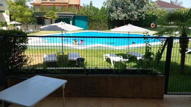 Estudio con acceso directo a la piscina