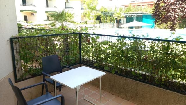 Estudio con acceso directo a la piscina