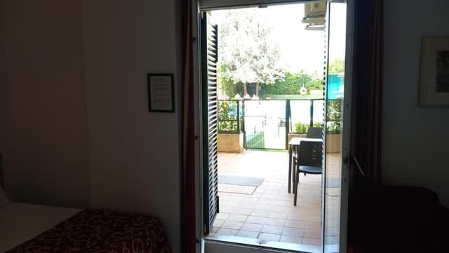 Estudio con acceso directo a la piscina