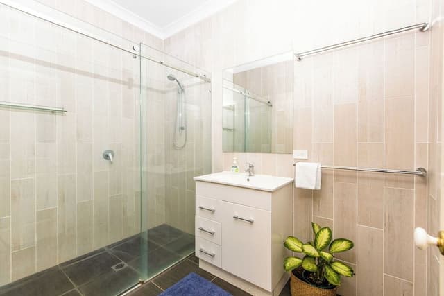 Family House, 4 Bedrooms, Ensuite, Garden View (Wine Makers Cottage)