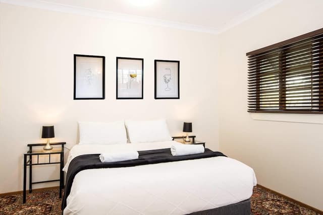 Family House, 4 Bedrooms, Ensuite, Garden View (Wine Makers Cottage)
