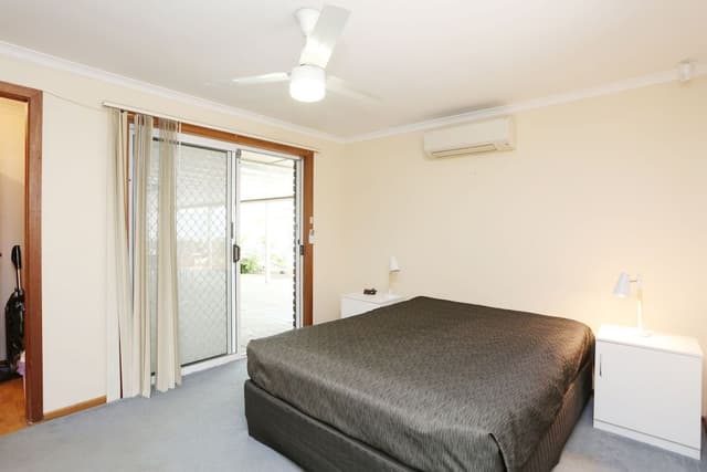 Holiday House (1 queen, 1 double, 1 triple bunk and 1 single)