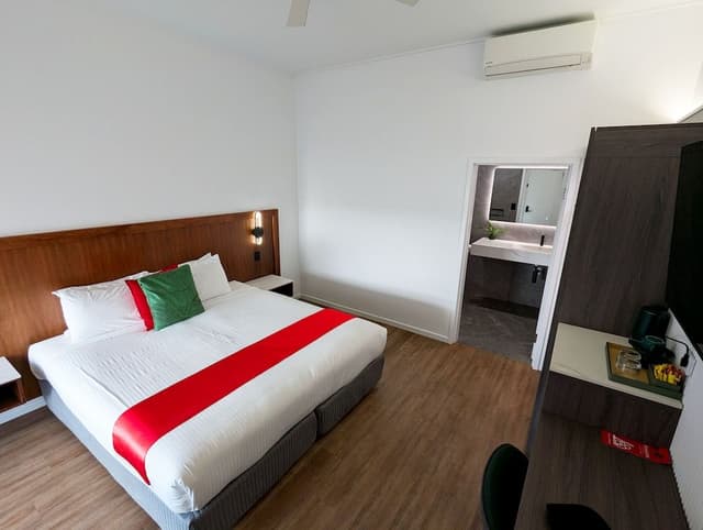 Tropica Room