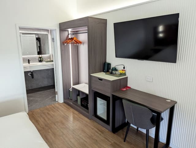 Tropica Room
