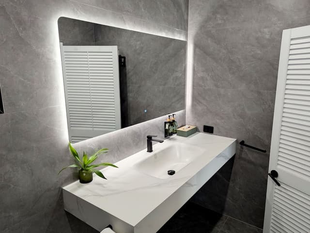 Tropica Room