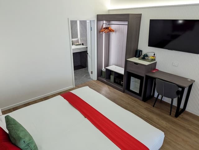 Tropica Room