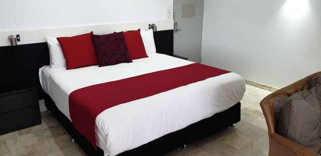 Honeymoon Studio Suite, 1 King Bed, Tower