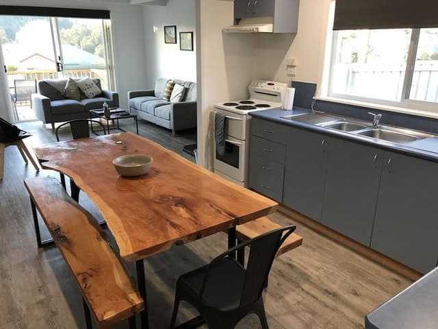 Family House, 4 Bedrooms, 2 Bathrooms, Mountain View