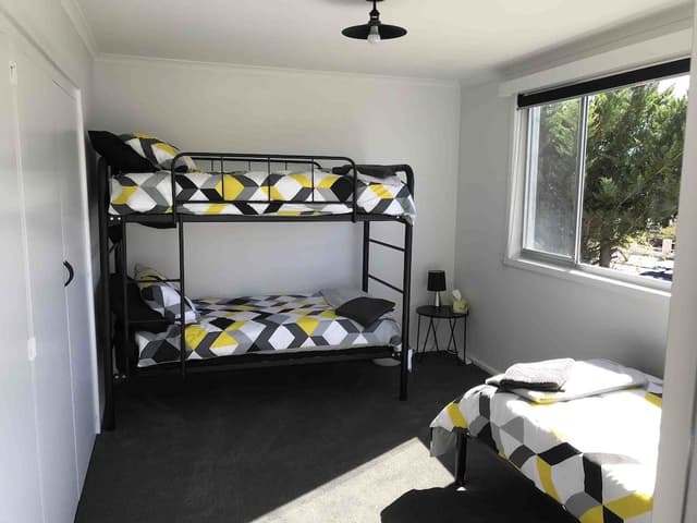 Family House, 4 Bedrooms, 2 Bathrooms, Mountain View