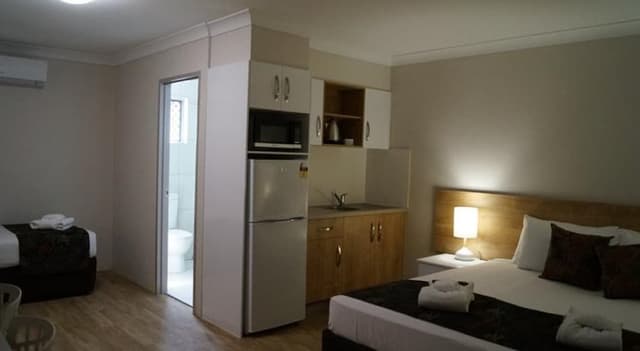 Self Contained Twin