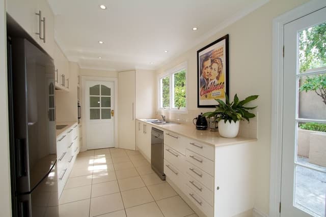 House, 4 Bedrooms, Terrace
