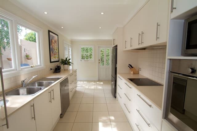 House, 4 Bedrooms, Terrace