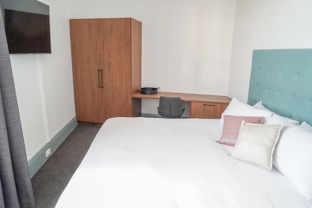 King Room, Shared Bathroom