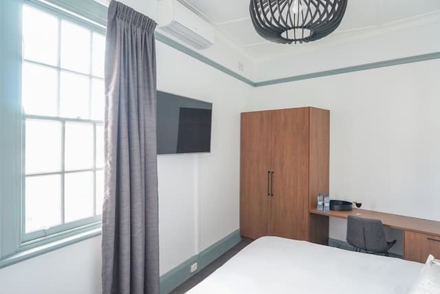 King Room, Shared Bathroom