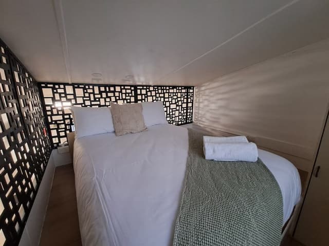 Rosella Loft - (Private External Bathroom)