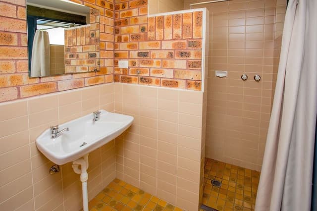 Wren Cabin - (Private External Bathroom)