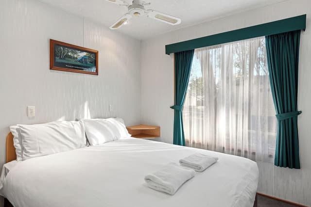 Deluxe Spa Cabin