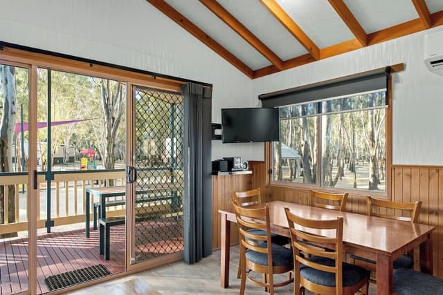 Deluxe Spa Cabin